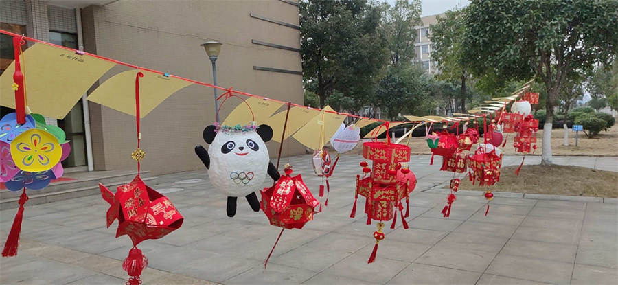 江西8868体育员工做的元宵花灯.jpg