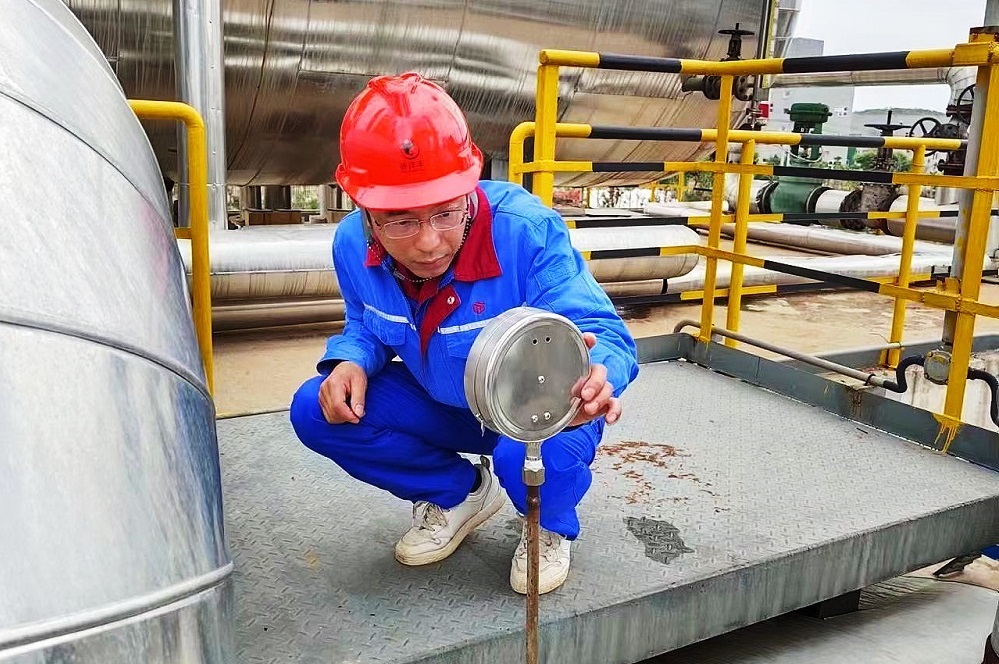 2021年度集团劳动模范、宜昌8868体育硫酸厂硫酸车间主任吴启国吴启国.jpg 2021年度集团劳动模范、宜昌8868体育硫酸厂硫酸车间主任吴启国吴启国.jpg